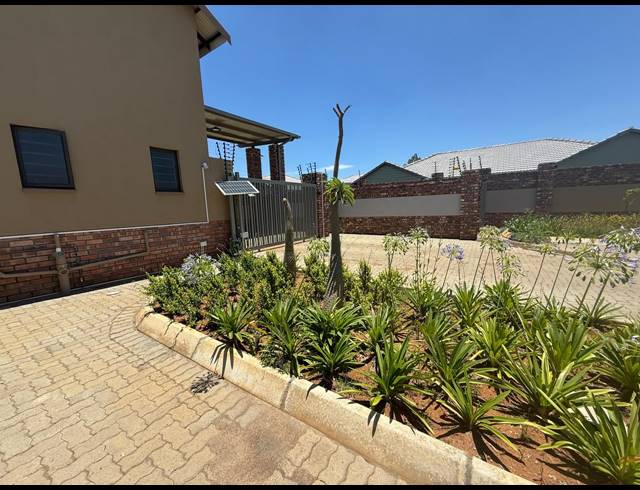 3 BEDROOM TOWNHOUSE FOR SALE IN WATERVAL EAST